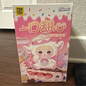 Nommi top toy - milk biscuits